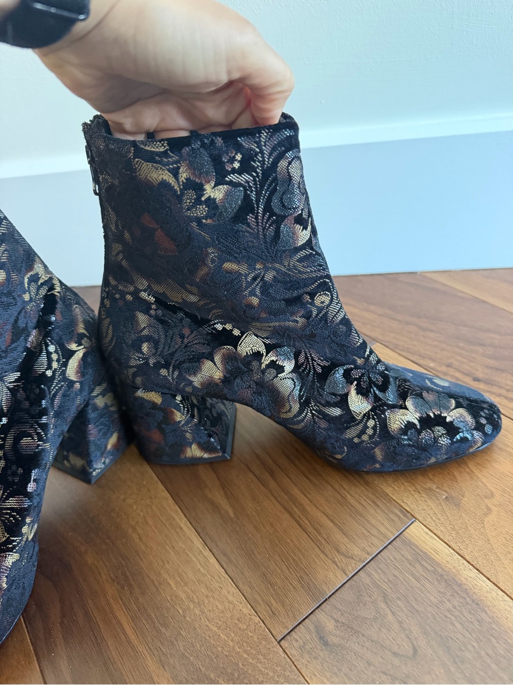 L'Intervalle Made in Spain Velvet Brocade Block Heel Booties Size 40/9 9.5 - Picture 9 of 14